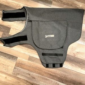 New never used size XL thundershirt.